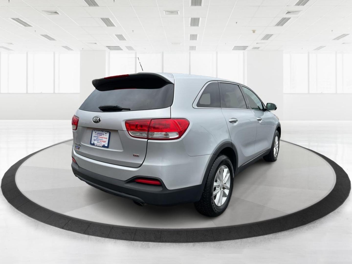 2016 Sparkling Silver Kia Sorento L 2WD (5XYPG4A31GG) with an 2.4L L4 DOHC 16V engine, 6-Speed Automatic transmission, located at 4508 South Dixie Dr, Moraine, OH, 45439, (937) 908-9800, 39.689976, -84.218452 - Photo#2