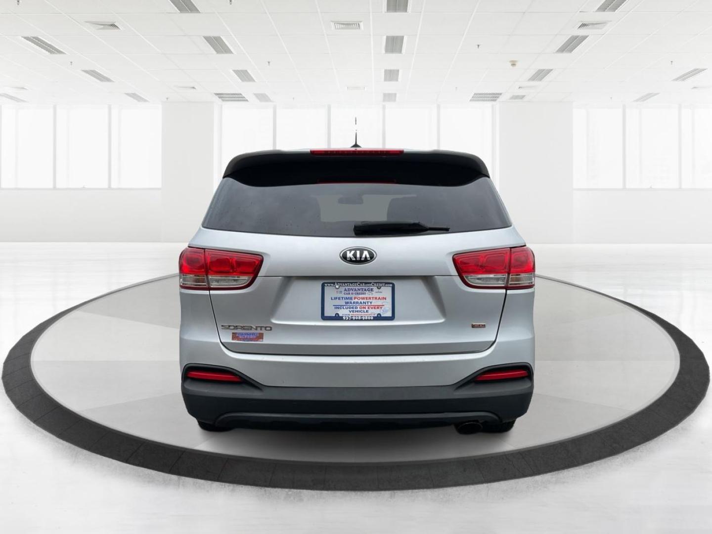 2016 Sparkling Silver Kia Sorento L 2WD (5XYPG4A31GG) with an 2.4L L4 DOHC 16V engine, 6-Speed Automatic transmission, located at 4508 South Dixie Dr, Moraine, OH, 45439, (937) 908-9800, 39.689976, -84.218452 - Photo#3