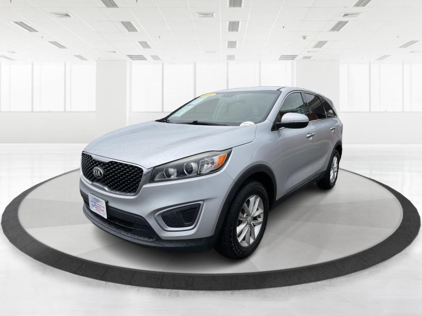 2016 Sparkling Silver Kia Sorento L 2WD (5XYPG4A31GG) with an 2.4L L4 DOHC 16V engine, 6-Speed Automatic transmission, located at 4508 South Dixie Dr, Moraine, OH, 45439, (937) 908-9800, 39.689976, -84.218452 - Photo#7