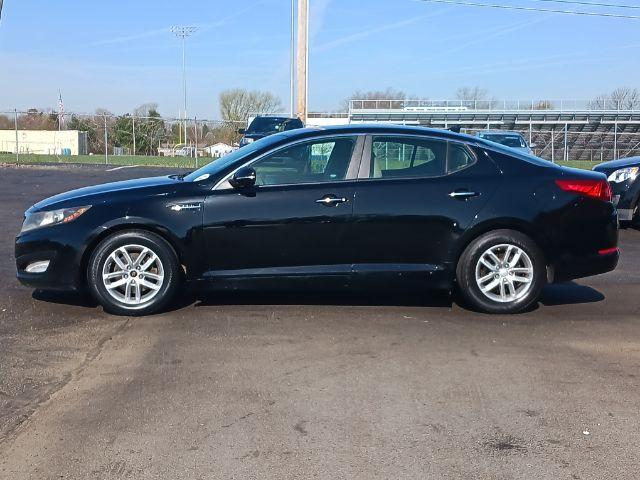 2013 Ebony Black Kia Optima LX AT (5XXGM4A7XDG) with an 2.4L L4 DOHC 16V engine, 6-Speed Automatic transmission, located at 1230 East Main St, Xenia, OH, 45385, (937) 908-9800, 39.688026, -83.910172 - Photo #4