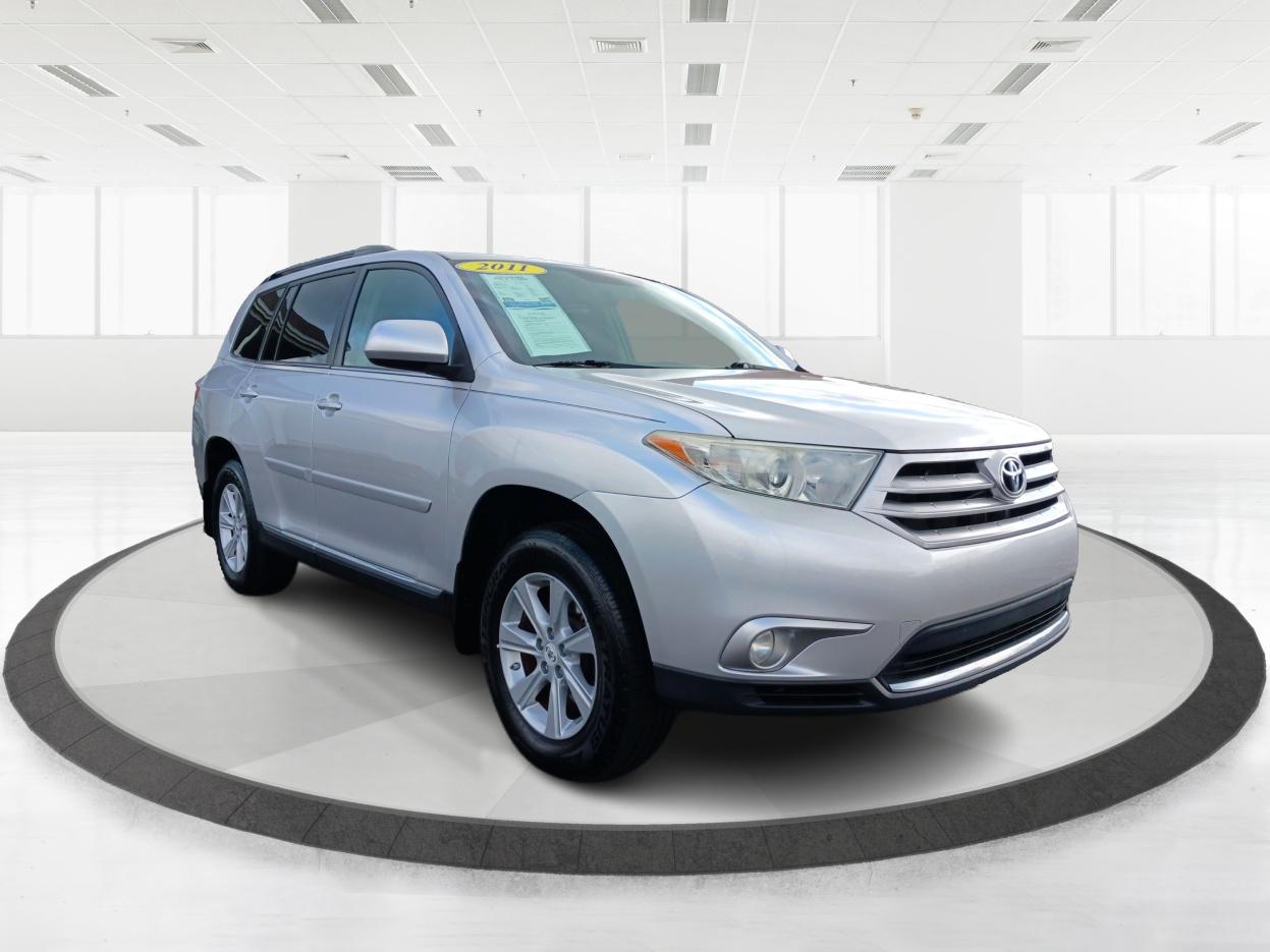 2011 Classic Silver Metallic Toyota Highlander Base 4WD (5TDBK3EH4BS) with an 3.5L V6 DOHC 24V engine, 5-Speed Automatic transmission, located at 1099 N County Rd 25A , Troy, OH, 45373, (937) 908-9800, 40.057079, -84.212883 - Photo #0