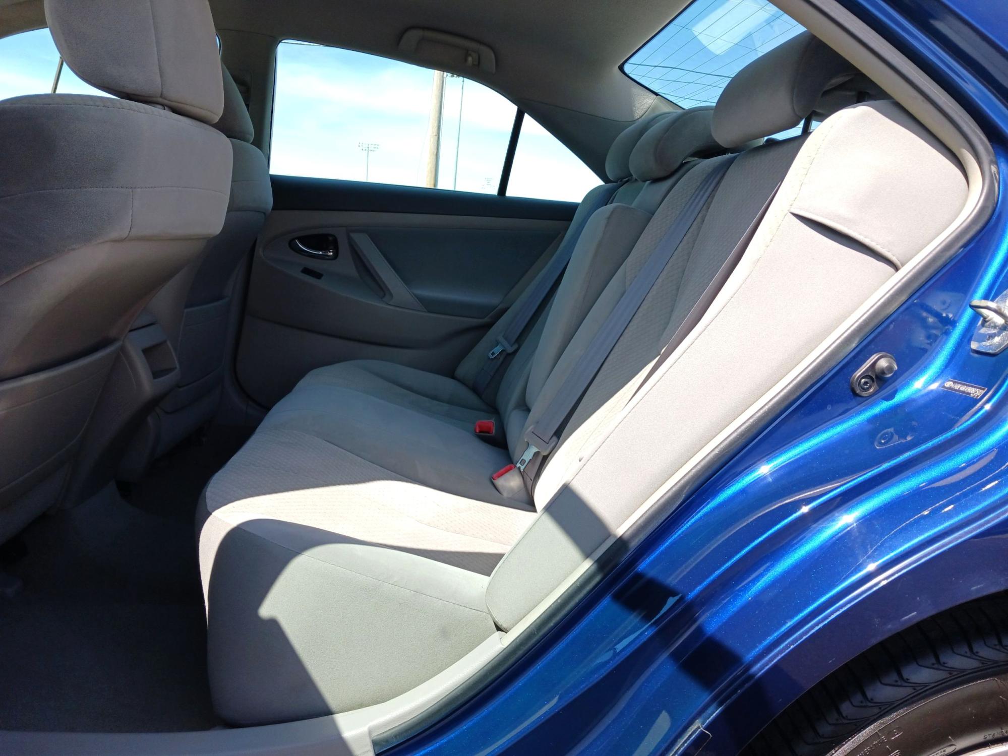 2009 Blue Ribbon Metallic Toyota Camry LE 5-Spd AT (4T4BE46K49R) with an 2.4L L4 DOHC 16V engine, 5-Speed Automatic transmission, located at 4508 South Dixie Dr, Moraine, OH, 45439, (937) 908-9800, 39.689976, -84.218452 - Photo #9