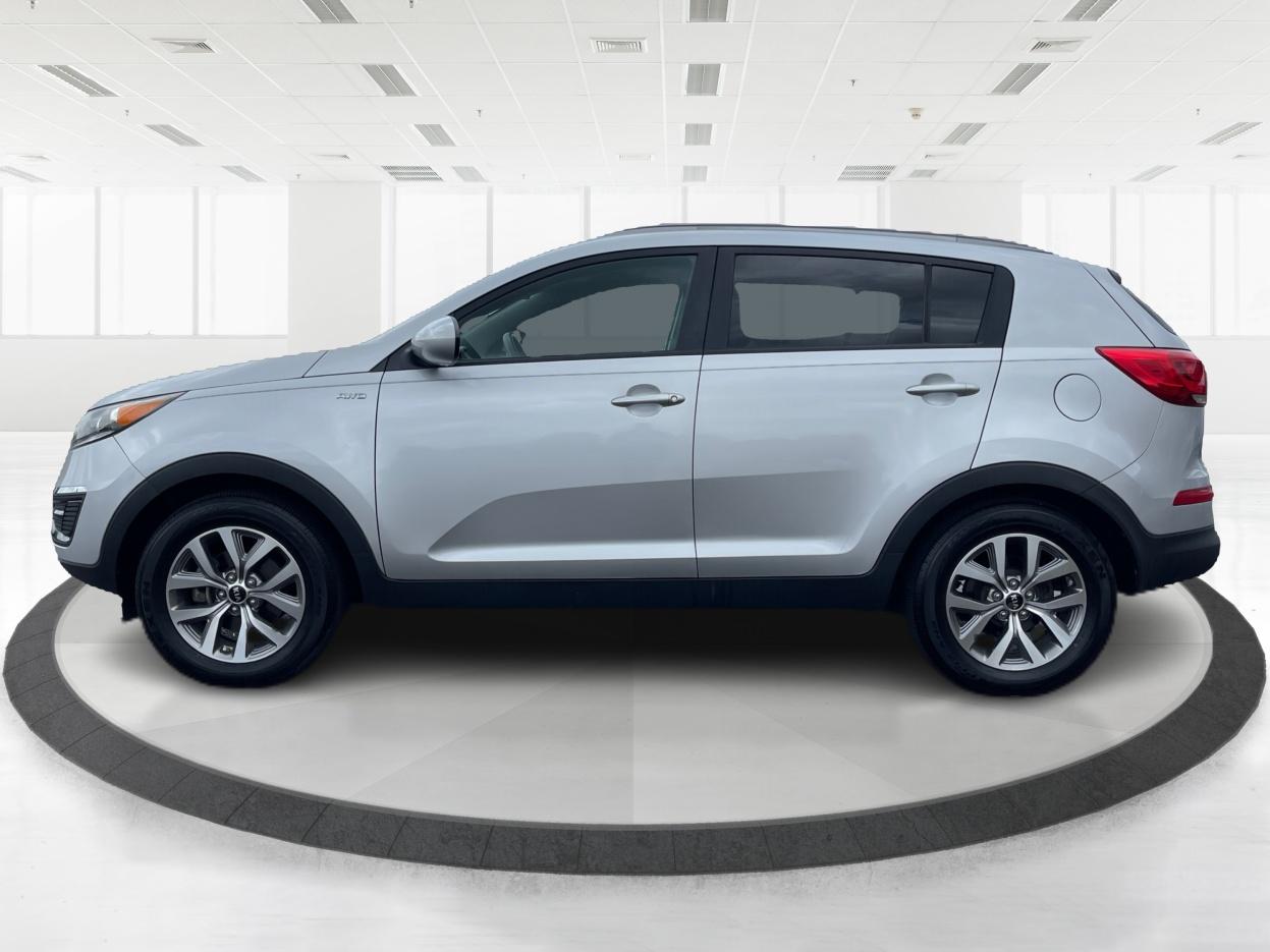 2016 Bright Silver Kia Sportage LX AWD (KNDPBCAC3G7) with an 2.4L V6 DOHC 24V engine, 6-Speed Automatic transmission, located at 1230 East Main St, Xenia, OH, 45385, (937) 908-9800, 39.688026, -83.910172 - Photo #5