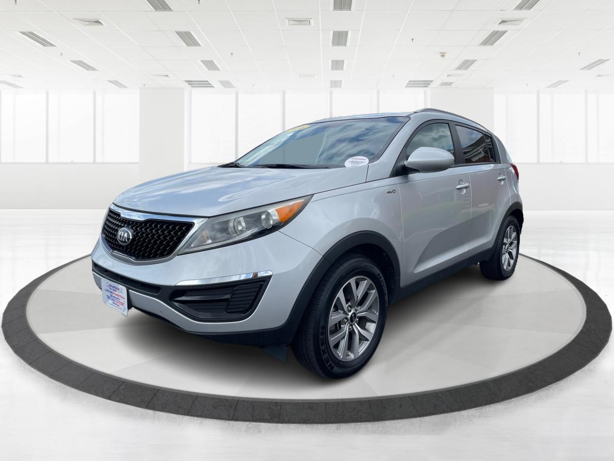 2016 Bright Silver Kia Sportage LX AWD (KNDPBCAC3G7) with an 2.4L V6 DOHC 24V engine, 6-Speed Automatic transmission, located at 1230 East Main St, Xenia, OH, 45385, (937) 908-9800, 39.688026, -83.910172 - Photo #7