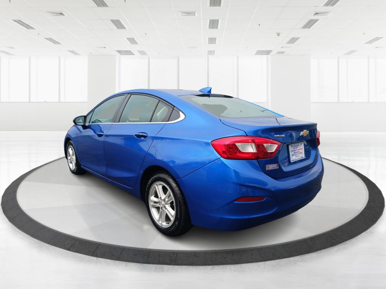 2017 Kinetic Blue Metallic Chevrolet Cruze LT Auto (1G1BE5SM3H7) with an 1.4L L4 DOHC 16V TURBO engine, 6-Speed Automatic transmission, located at 4508 South Dixie Dr, Moraine, OH, 45439, (937) 908-9800, 39.689976, -84.218452 - Photo #4