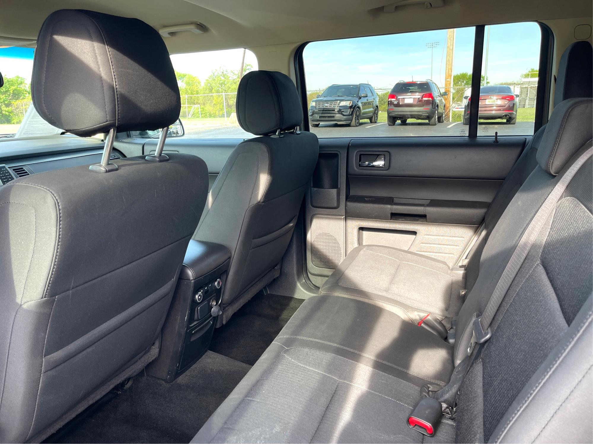 2014 Ginger Ale Metallic Ford Flex SE FWD (2FMGK5B8XEB) with an 3.5L V6 DOHC 24V engine, 6-Speed Automatic Overdrive transmission, located at 4508 South Dixie Dr, Moraine, OH, 45439, (937) 908-9800, 39.689976, -84.218452 - Photo #9