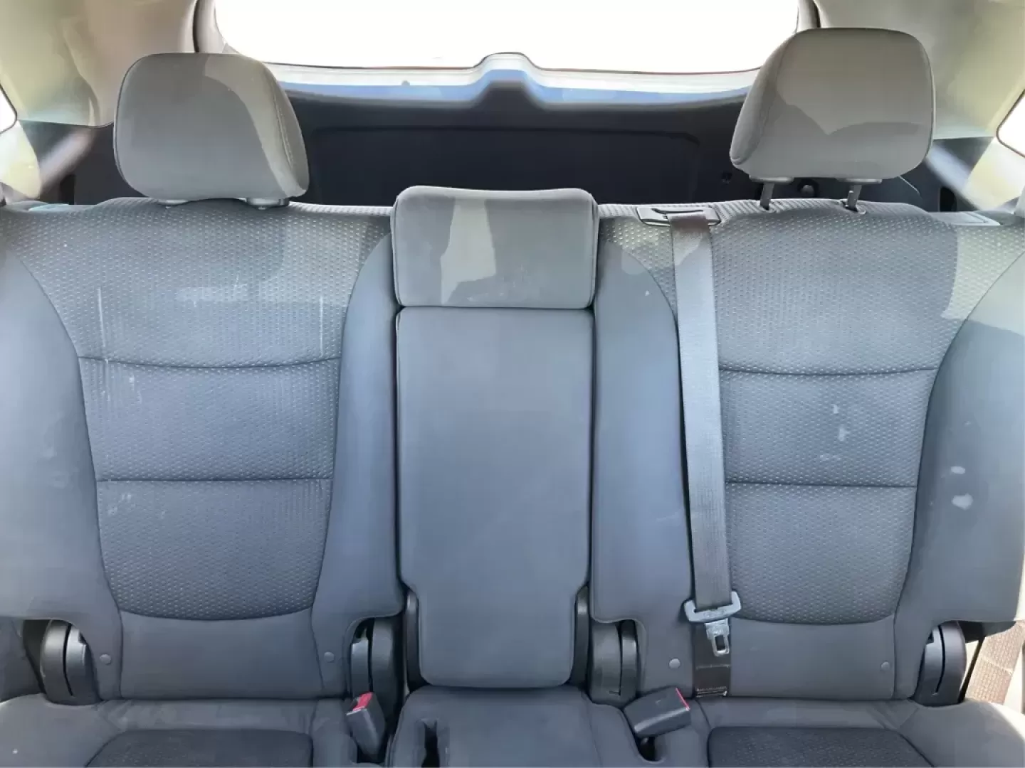 2011 Dark Cherry Kia Sorento LX 2WD (5XYKT3A14BG) with an 2.4L L4 DOHC 16V engine, 6-Speed Automatic transmission, located at 1230 East Main St, Xenia, OH, 45385, (937) 908-9800, 39.688026, -83.910172 - 2011 Kia Sorento LX 2WD - Photo#12