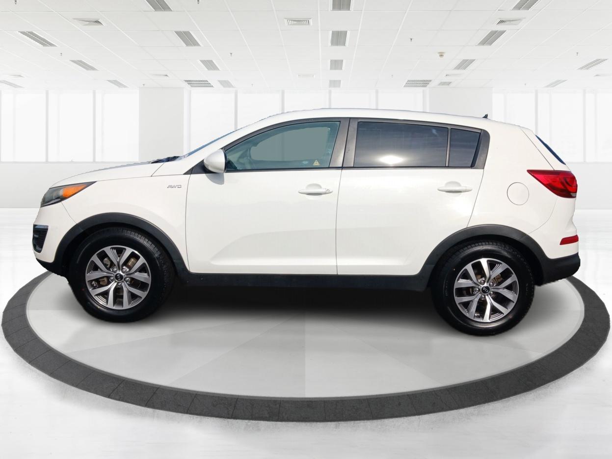 2016 Clear White Kia Sportage LX AWD (KNDPBCAC3G7) with an 2.4L V6 DOHC 24V engine, 6-Speed Automatic transmission, located at 1099 N County Rd 25A , Troy, OH, 45373, (937) 908-9800, 40.057079, -84.212883 - Photo #5