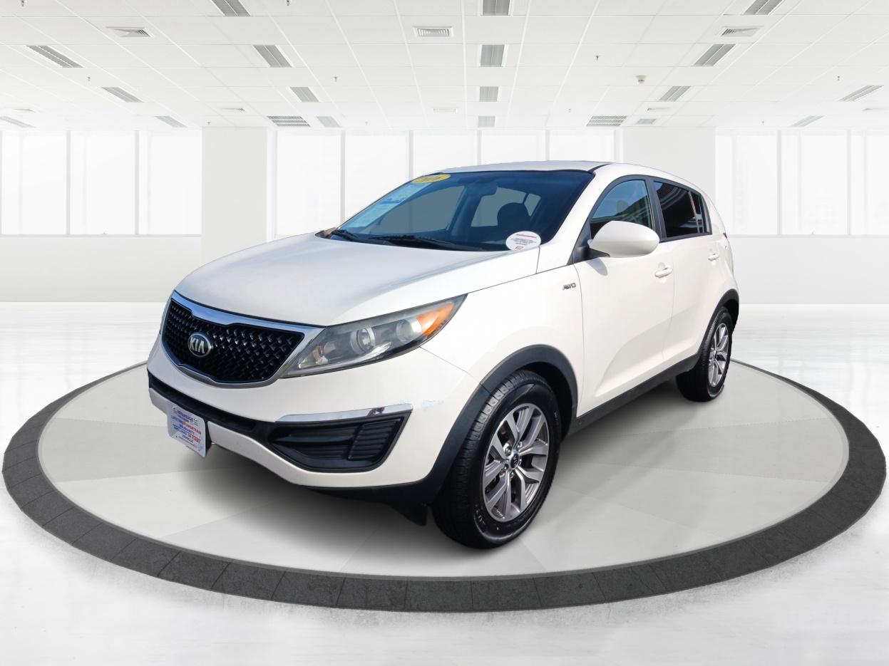 2016 Clear White Kia Sportage LX AWD (KNDPBCAC3G7) with an 2.4L V6 DOHC 24V engine, 6-Speed Automatic transmission, located at 1099 N County Rd 25A , Troy, OH, 45373, (937) 908-9800, 40.057079, -84.212883 - Photo #7