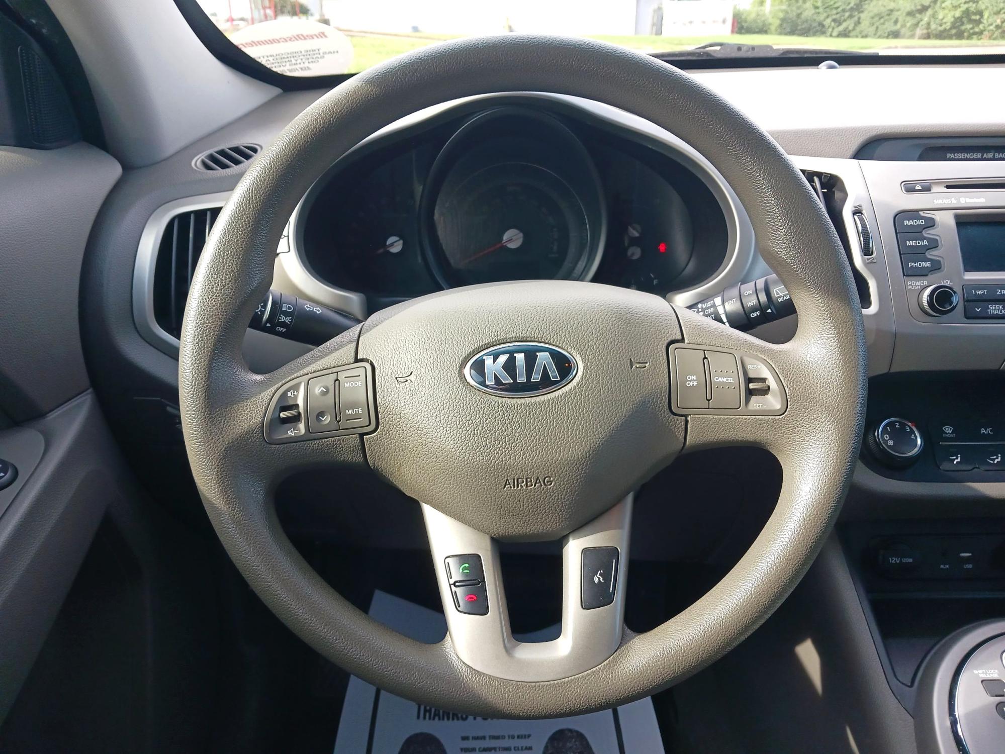 2016 Clear White Kia Sportage LX AWD (KNDPBCAC3G7) with an 2.4L V6 DOHC 24V engine, 6-Speed Automatic transmission, located at 1099 N County Rd 25A , Troy, OH, 45373, (937) 908-9800, 40.057079, -84.212883 - Photo #15