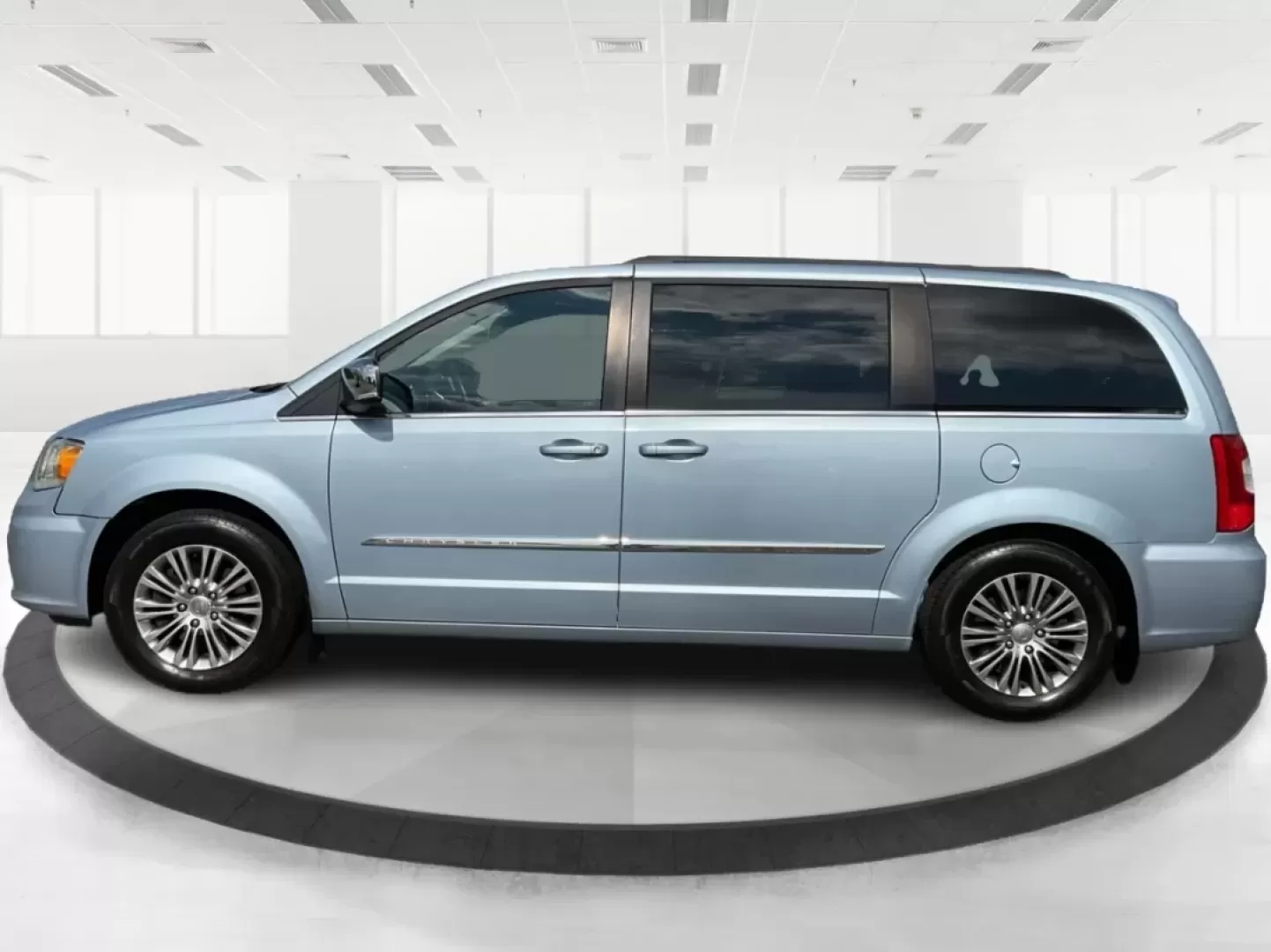 2013 Chrysler Town and Country Touring-L (2C4RC1CG5DR) with an Pentastar 3.6L V-6 DOHC engine, located at 1099 N County Rd 25A, Troy, OH, 45373, (937) 908-9800, 40.057079, -84.212883 - **Drive Family Adventures in the 2013 Chrysler Town and Country Touring-L Your Perfect Companion for Fun and Functionality!**<br /> <br /> Are you searching for the ideal vehicle to accommodate your growing family or enhance your daily commutes? Look no further than the stunning 2013 Chrysler Tow - Photo#5