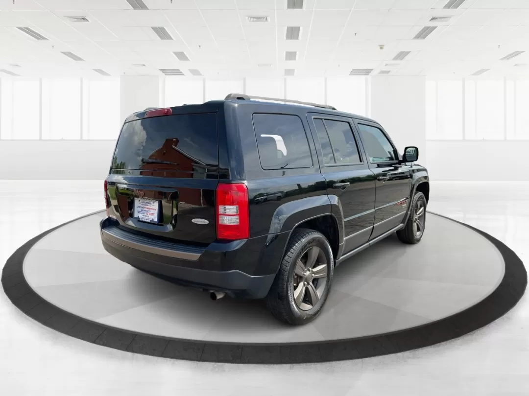 2013 Chrysler Town and Country Touring-L (2C4RC1CG5DR) with an Pentastar 3.6L V-6 DOHC engine, located at 1099 N County Rd 25A , Troy, OH, 45373, (937) 908-9800, 40.057041, -84.215462 - Photo#2