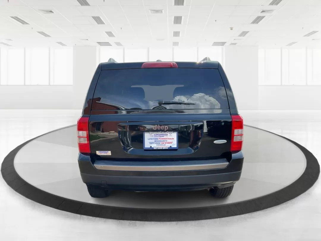2013 Chrysler Town and Country Touring-L (2C4RC1CG5DR) with an Pentastar 3.6L V-6 DOHC engine, located at 1099 N County Rd 25A , Troy, OH, 45373, (937) 908-9800, 40.057041, -84.215462 - Photo#3