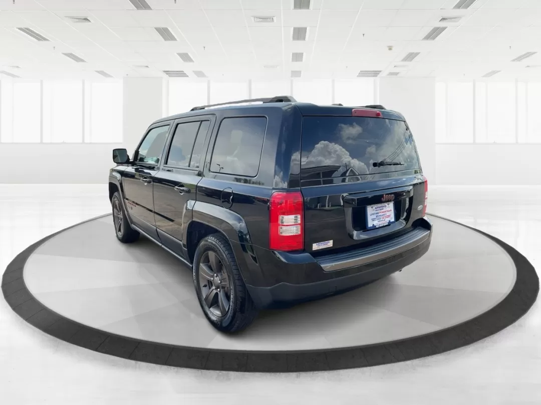 2013 Chrysler Town and Country Touring-L (2C4RC1CG5DR) with an Pentastar 3.6L V-6 DOHC engine, located at 1099 N County Rd 25A , Troy, OH, 45373, (937) 908-9800, 40.057041, -84.215462 - Photo#4