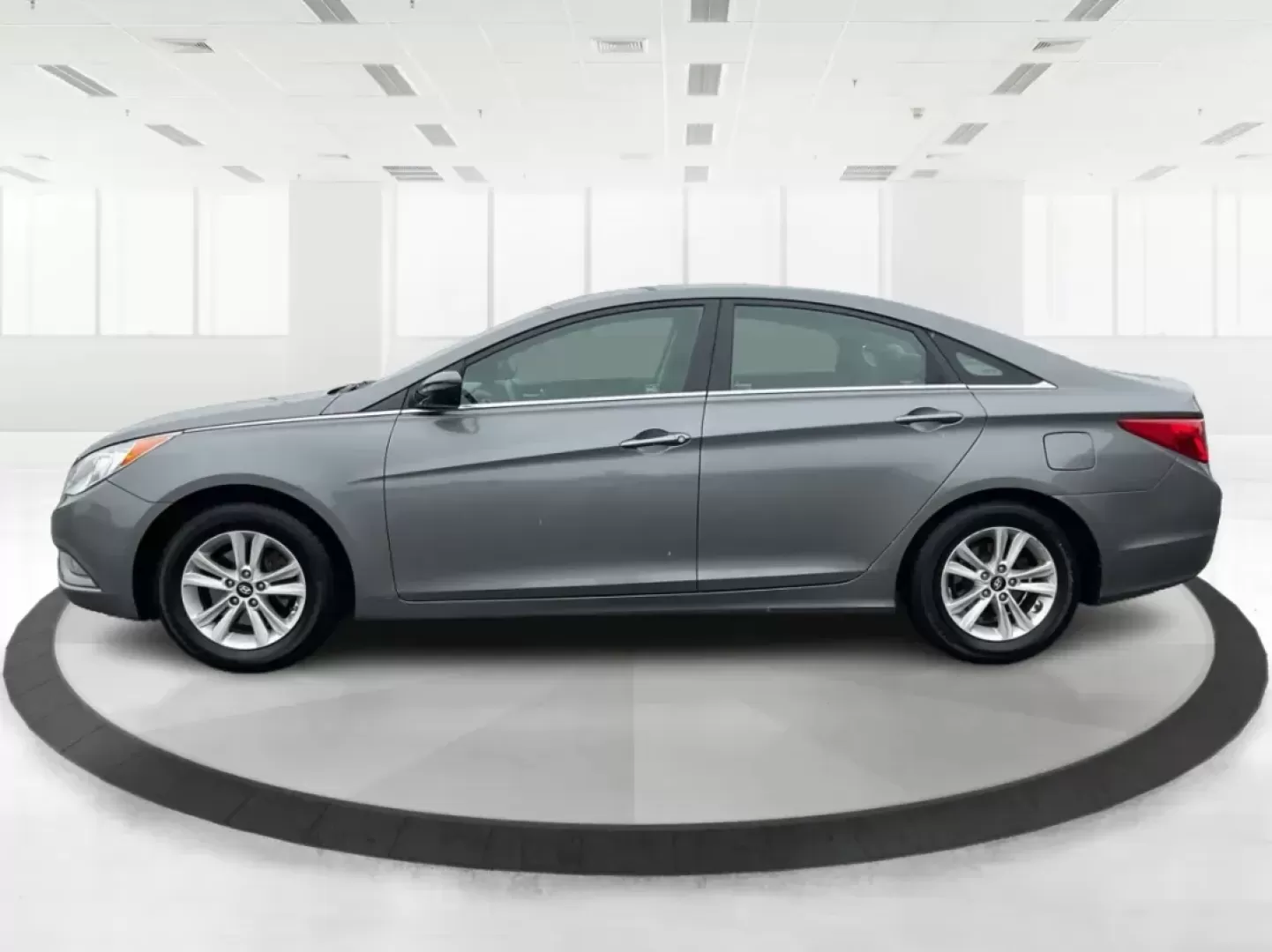 2013 Gray Hyundai Sonata GLS (5NPEB4AC5DH) with an 2.4L L4 DOHC 16V engine, 6-Speed Automatic transmission, located at 8750 N County Rd 25A, Piqua, OH, 45356, (937) 908-9800, 40.164391, -84.232513 - 2013 Hyundai Sonata GLS - Photo#5