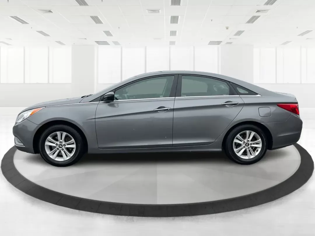 2013 Gray Hyundai Sonata GLS (5NPEB4AC5DH) with an 2.4L L4 DOHC 16V engine, 6-Speed Automatic transmission, located at 8750 N County Rd 25A, Piqua, OH, 45356, (937) 908-9800, 40.164391, -84.232513 - 2013 Hyundai Sonata GLS - Photo#5