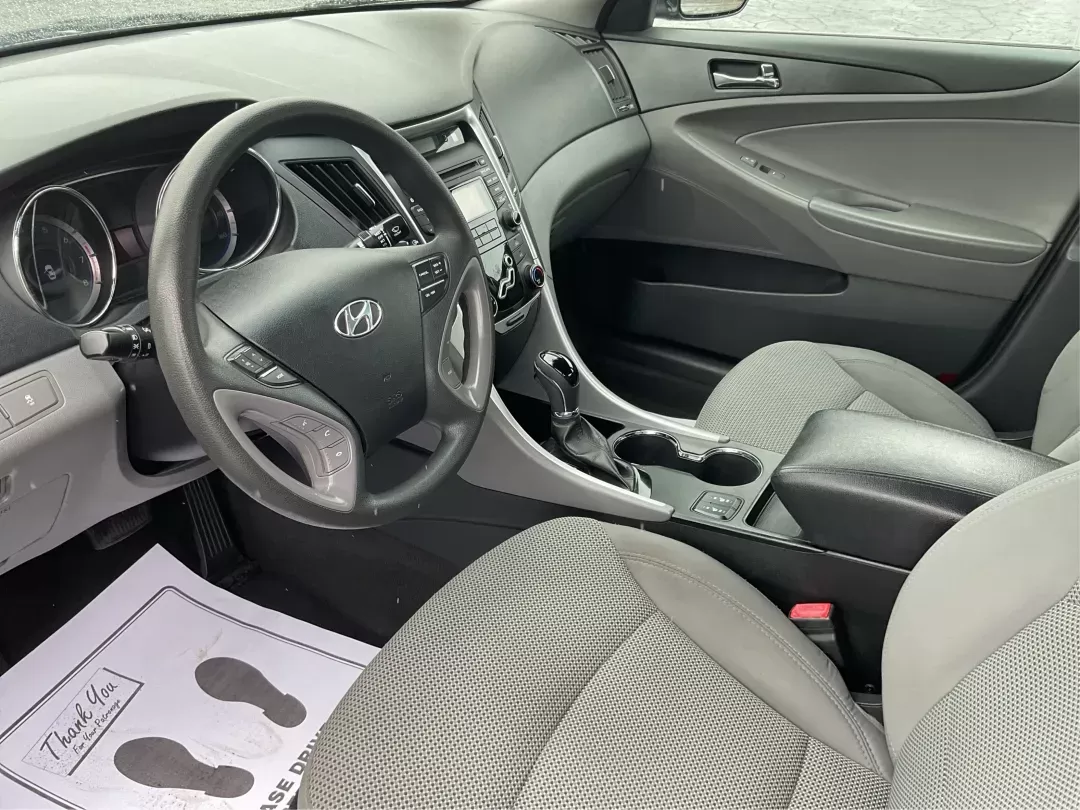 2013 Gray Hyundai Sonata GLS (5NPEB4AC5DH) with an 2.4L L4 DOHC 16V engine, 6-Speed Automatic transmission, located at 8750 N County Rd 25A, Piqua, OH, 45356, (937) 908-9800, 40.164391, -84.232513 - 2013 Hyundai Sonata GLS - Photo#8