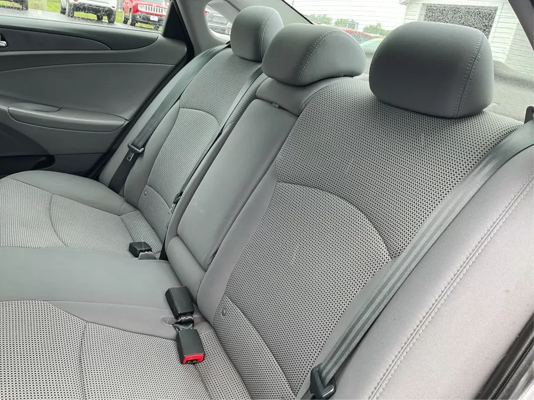 2013 Gray Hyundai Sonata GLS (5NPEB4AC5DH) with an 2.4L L4 DOHC 16V engine, 6-Speed Automatic transmission, located at 8750 N County Rd 25A, Piqua, OH, 45356, (937) 908-9800, 40.164391, -84.232513 - 2013 Hyundai Sonata GLS - Photo#9