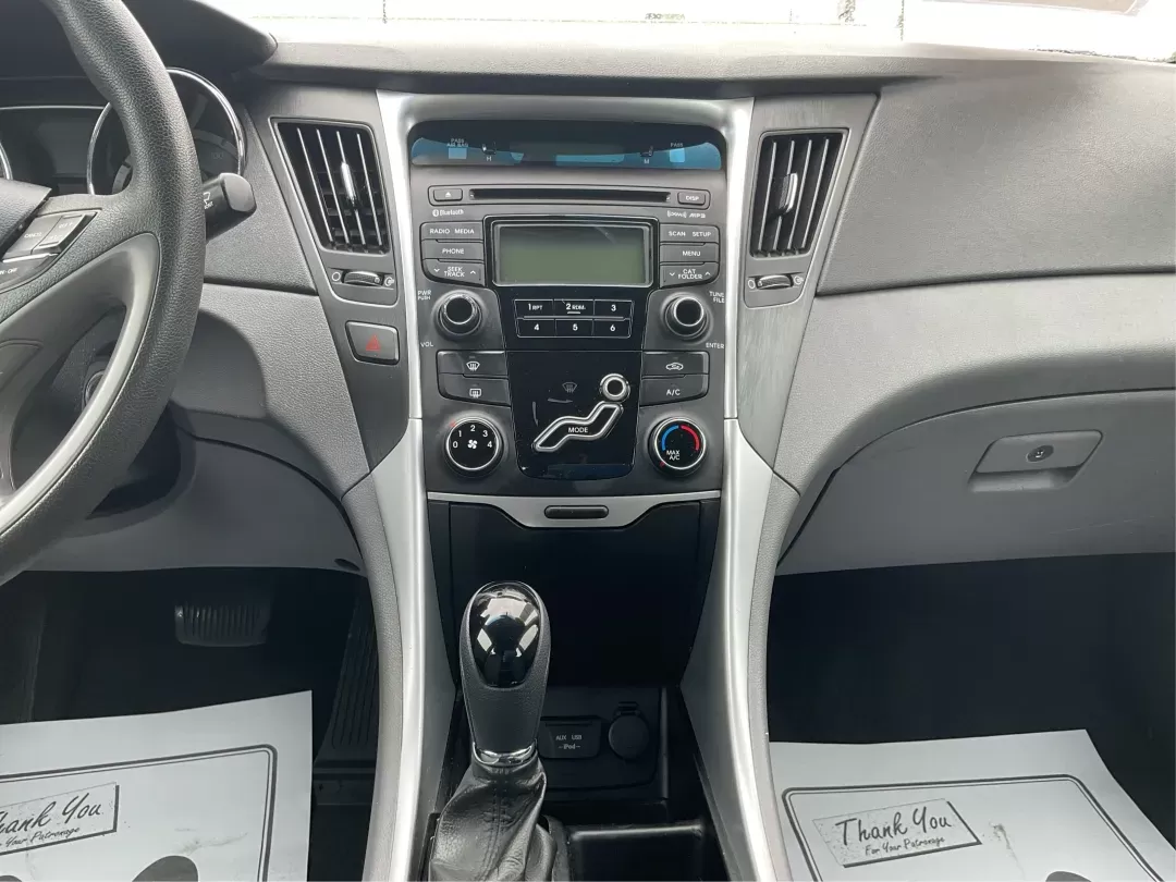 2013 Gray Hyundai Sonata GLS (5NPEB4AC5DH) with an 2.4L L4 DOHC 16V engine, 6-Speed Automatic transmission, located at 8750 N County Rd 25A, Piqua, OH, 45356, (937) 908-9800, 40.164391, -84.232513 - 2013 Hyundai Sonata GLS - Photo#12
