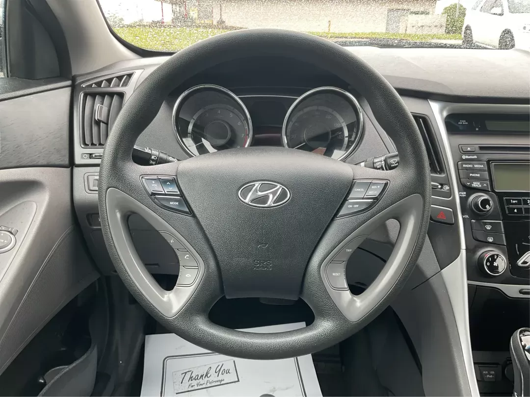 2013 Gray Hyundai Sonata GLS (5NPEB4AC5DH) with an 2.4L L4 DOHC 16V engine, 6-Speed Automatic transmission, located at 8750 N County Rd 25A, Piqua, OH, 45356, (937) 908-9800, 40.164391, -84.232513 - 2013 Hyundai Sonata GLS - Photo#15