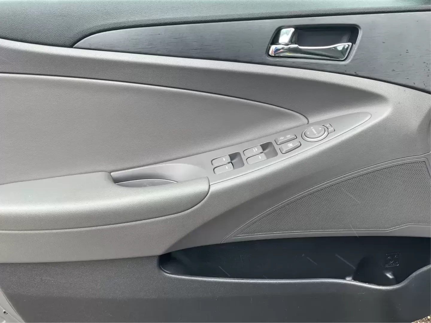 2013 Gray Hyundai Sonata GLS (5NPEB4AC5DH) with an 2.4L L4 DOHC 16V engine, 6-Speed Automatic transmission, located at 8750 N County Rd 25A, Piqua, OH, 45356, (937) 908-9800, 40.164391, -84.232513 - 2013 Hyundai Sonata GLS - Photo#17