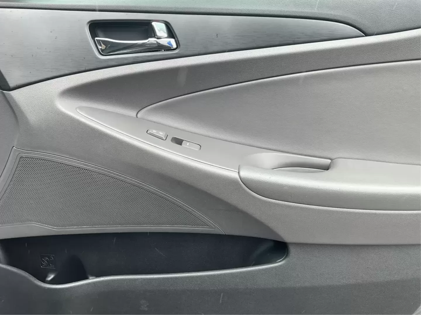 2013 Gray Hyundai Sonata GLS (5NPEB4AC5DH) with an 2.4L L4 DOHC 16V engine, 6-Speed Automatic transmission, located at 8750 N County Rd 25A, Piqua, OH, 45356, (937) 908-9800, 40.164391, -84.232513 - 2013 Hyundai Sonata GLS - Photo#18