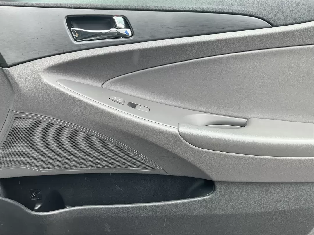 2013 Gray Hyundai Sonata GLS (5NPEB4AC5DH) with an 2.4L L4 DOHC 16V engine, 6-Speed Automatic transmission, located at 8750 N County Rd 25A, Piqua, OH, 45356, (937) 908-9800, 40.164391, -84.232513 - 2013 Hyundai Sonata GLS - Photo#18