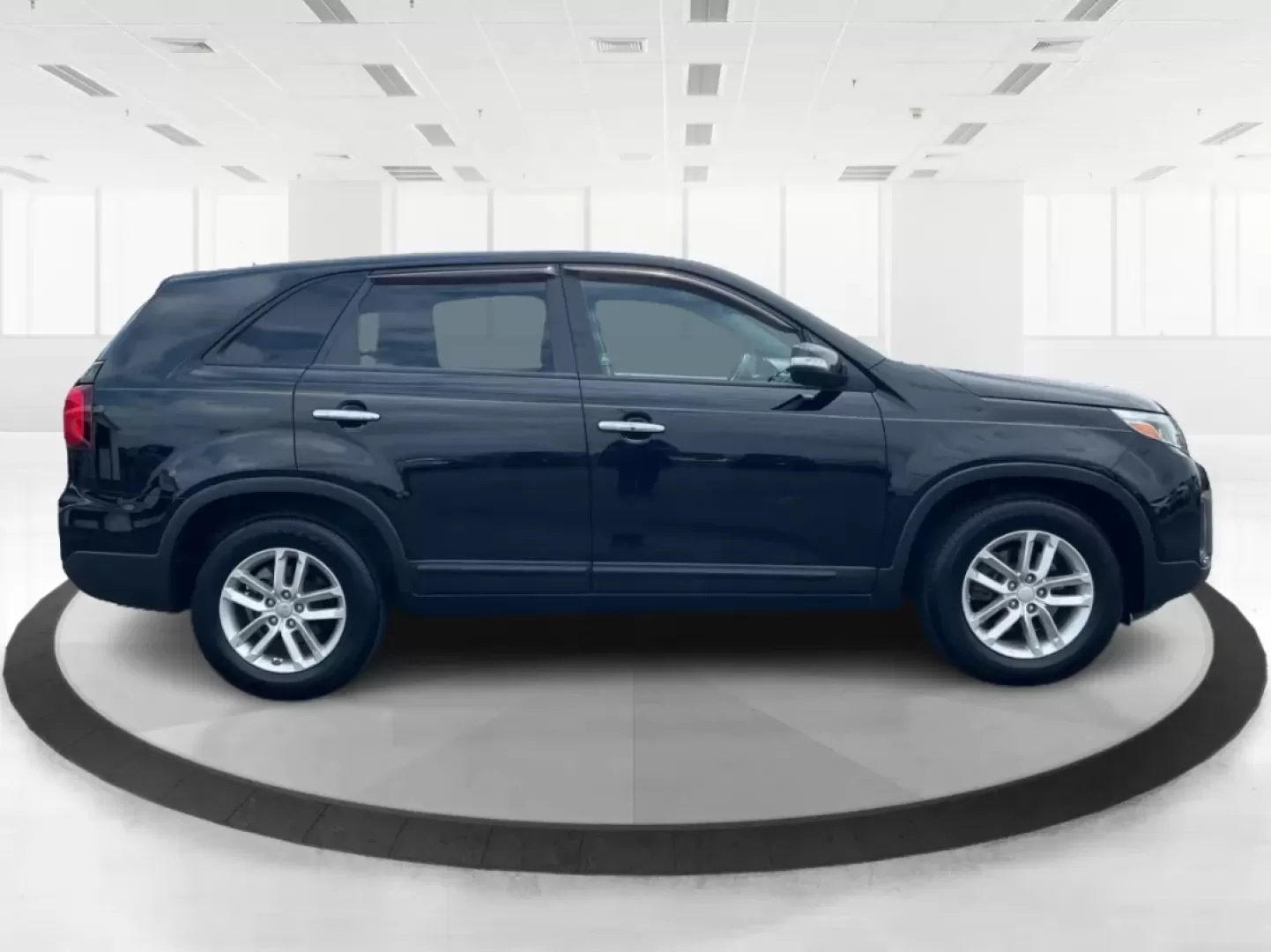 2015 Kia Sorento LX (5XYKT3A60FG) with an 2.4L I-4 gasoline direct injection engine, located at 880 E. National Road, Vandalia, OH, 45377, (937) 908-9800, 39.891918, -84.183594 - ### Discover Adventure with the 2015 Kia Sorento LX - Your Perfect Family SUV!<br /> <br /> Are you seeking the ideal vehicle for weekend getaways or daily commutes? Look no further! The 2015 Kia Sorento LX is the perfect SUV for growing families and adventure-seekers alike. With its spacious interi - Photo#1