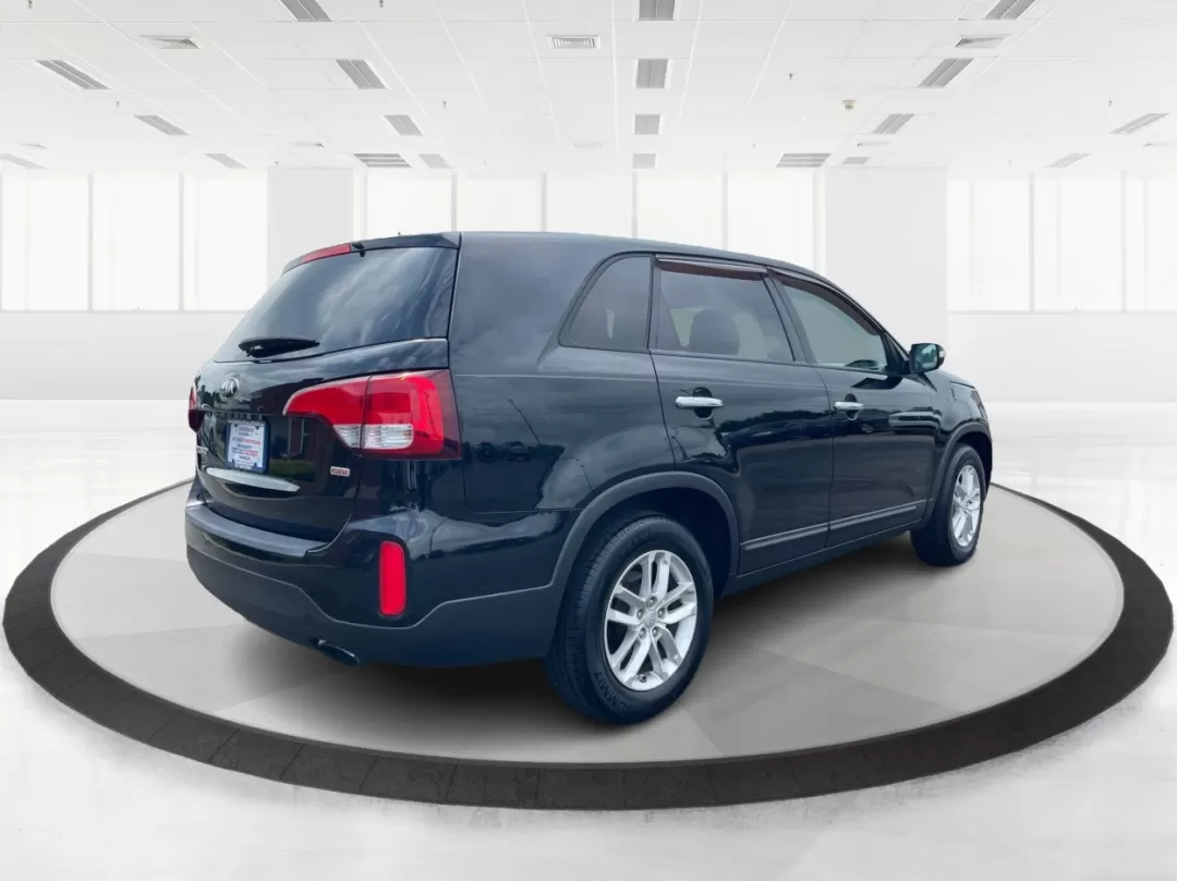 2015 Kia Sorento LX (5XYKT3A60FG) with an 2.4L I-4 gasoline direct injection engine, located at 880 E. National Road, Vandalia, OH, 45377, (937) 908-9800, 39.891918, -84.183594 - Photo#2