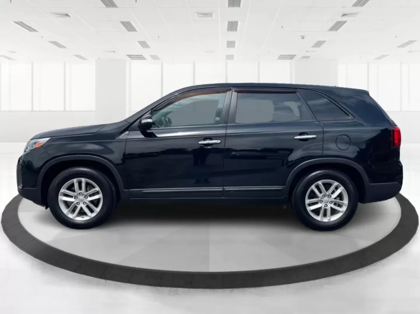 2015 Kia Sorento LX (5XYKT3A60FG) with an 2.4L I-4 gasoline direct injection engine, located at 880 E. National Road, Vandalia, OH, 45377, (937) 908-9800, 39.891918, -84.183594 - ### Discover Adventure with the 2015 Kia Sorento LX - Your Perfect Family SUV!<br /> <br /> Are you seeking the ideal vehicle for weekend getaways or daily commutes? Look no further! The 2015 Kia Sorento LX is the perfect SUV for growing families and adventure-seekers alike. With its spacious interi - Photo#5