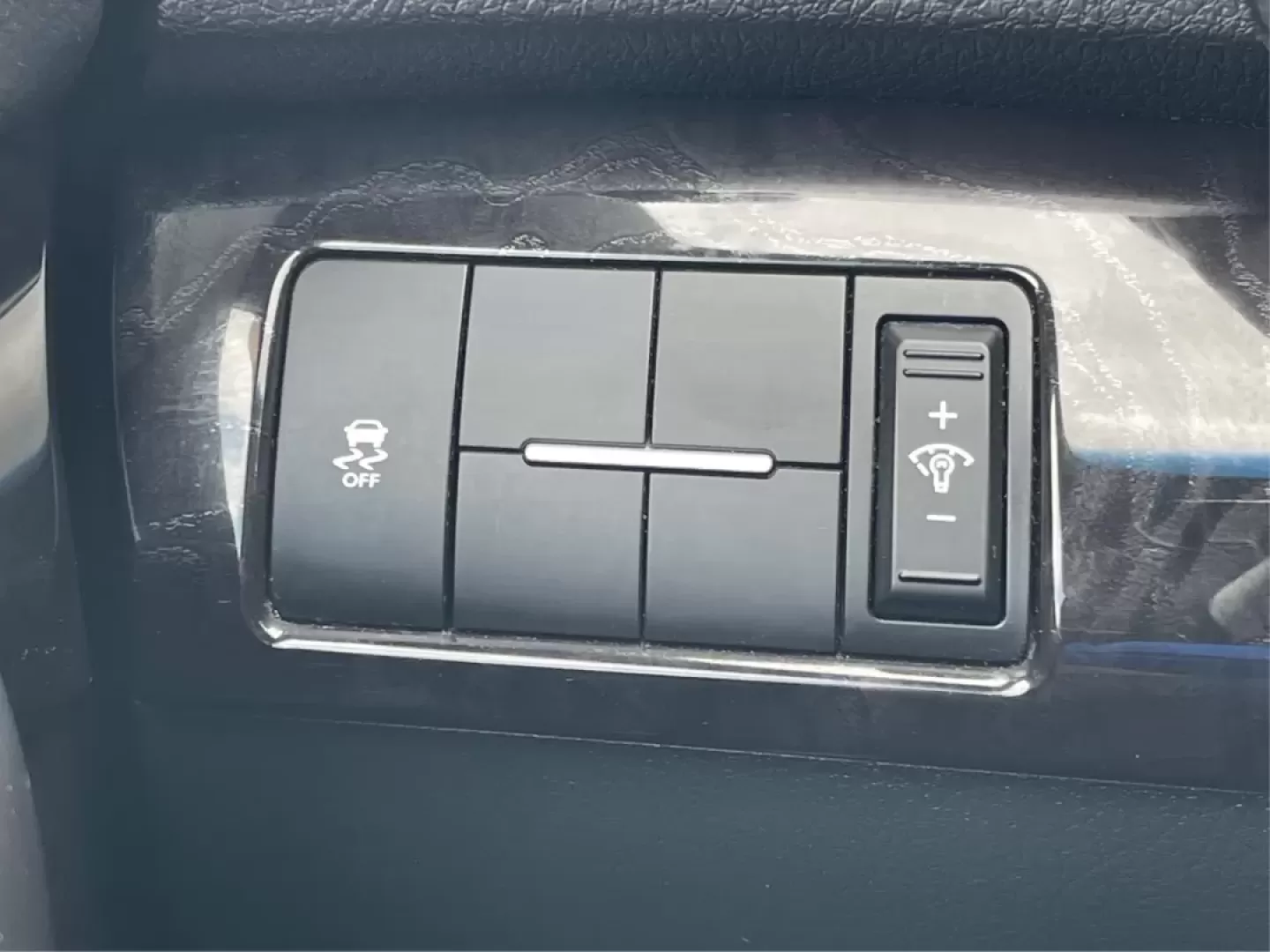 2015 Kia Sorento LX (5XYKT3A60FG) with an 2.4L I-4 gasoline direct injection engine, located at 880 E. National Road, Vandalia, OH, 45377, (937) 908-9800, 39.891918, -84.183594 - ### Discover Adventure with the 2015 Kia Sorento LX - Your Perfect Family SUV!<br /> <br /> Are you seeking the ideal vehicle for weekend getaways or daily commutes? Look no further! The 2015 Kia Sorento LX is the perfect SUV for growing families and adventure-seekers alike. With its spacious interi - Photo#17