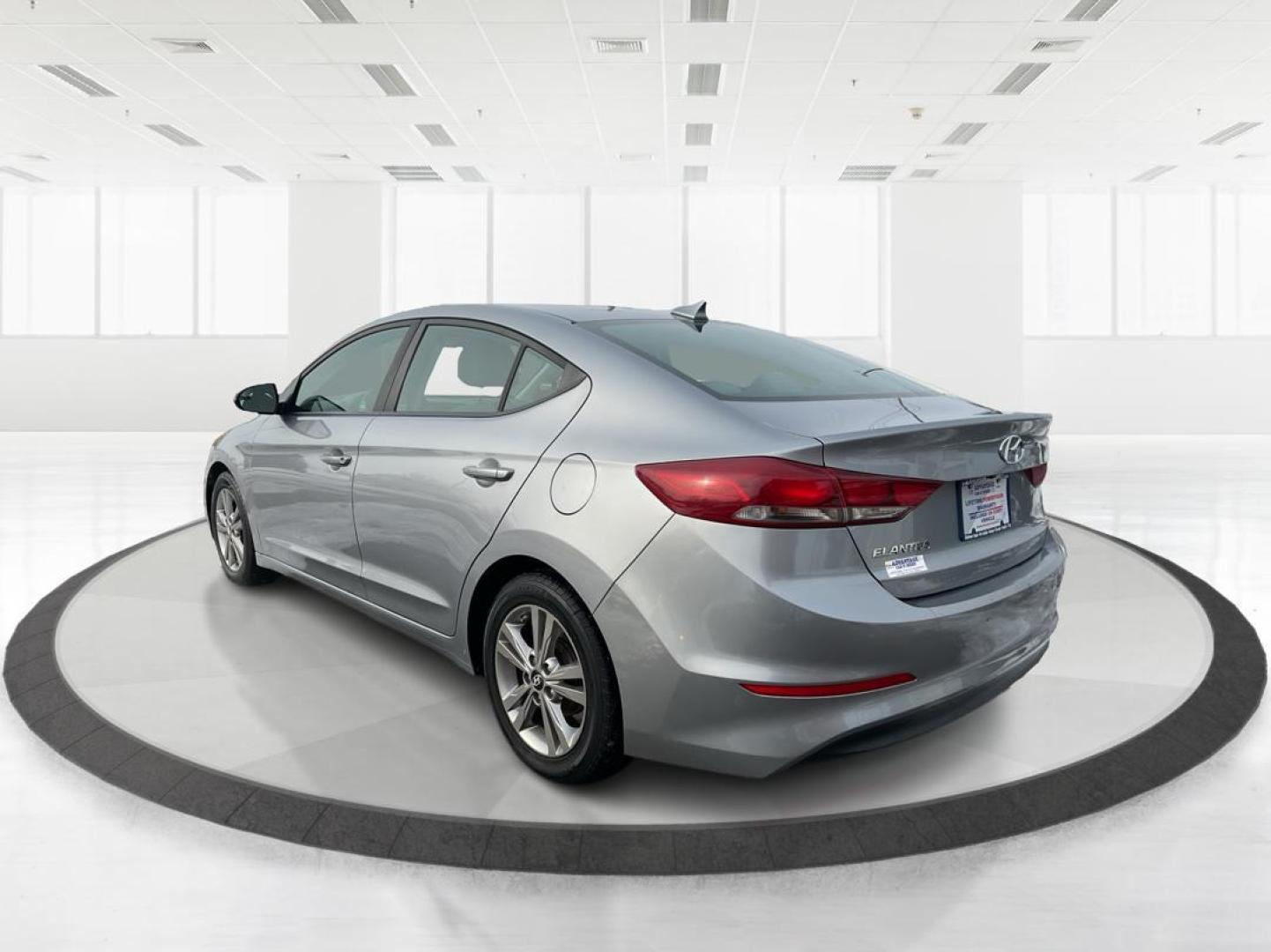 2017 Gray Hyundai Elantra SE (5NPD84LF3HH) with an Other engine, located at 1230 East Main St, Xenia, OH, 45385, (937) 908-9800, 39.688026, -83.910172 - Photo#4