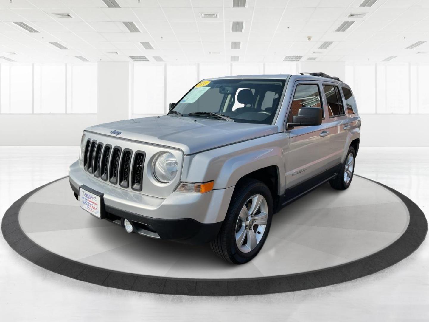 2014 Bright Silver Metallic CC Jeep Patriot Latitude 2WD (1C4NJPFA5ED) with an 2.0L L4 DOHC 16V engine, located at 880 E. National Road, Vandalia, OH, 45377, (937) 908-9800, 39.891918, -84.183594 - 2014 Jeep Patriot Latitude 2WD - Photo#5