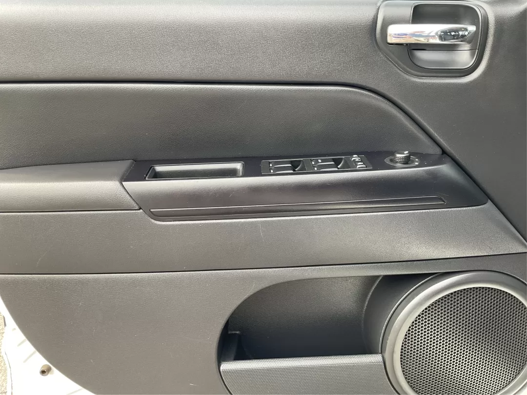 2015 Jeep Compass Sport (1C4NJDBB6FD) with an 2.4L I-4 DOHC engine, located at 880 E. National Road, Vandalia, OH, 45377, (937) 908-9800, 39.891918, -84.183594 - Photo#17