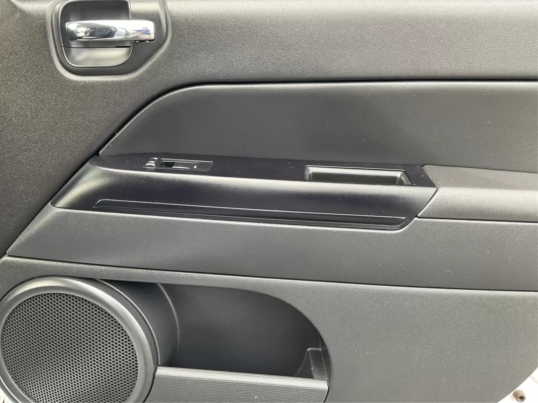 2015 Jeep Compass Sport (1C4NJDBB6FD) with an 2.4L I-4 DOHC engine, located at 880 E. National Road, Vandalia, OH, 45377, (937) 908-9800, 39.891918, -84.183594 - Photo#18