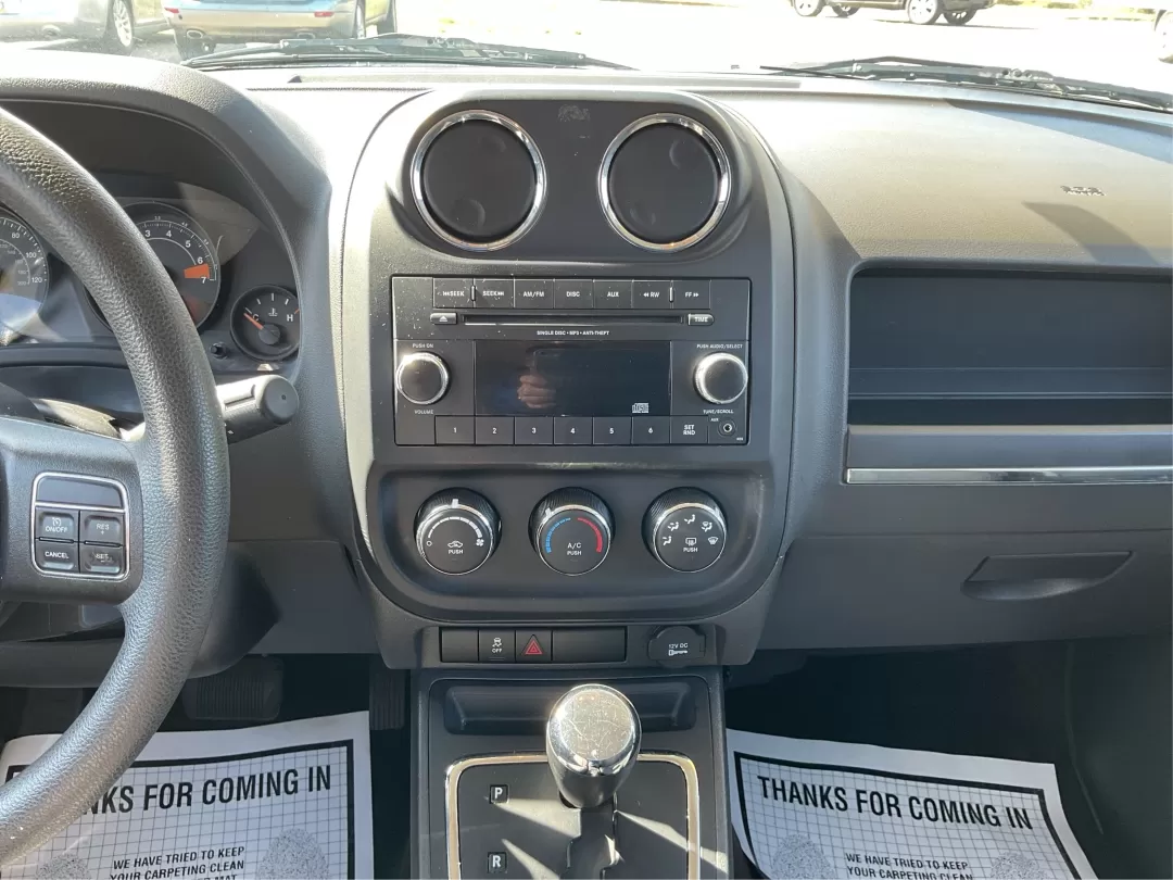 2015 Jeep Patriot Altitude Edition (1C4NJPBA1FD) with an 2L I-4 DOHC engine, located at 880 E. National Road, Vandalia, OH, 45377, (937) 908-9800, 39.891918, -84.183594 - Photo#11