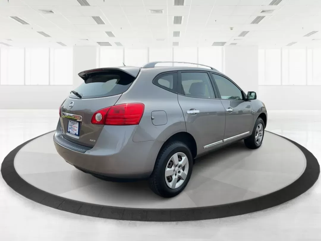 2014 Platinum Graphite Nissan Rogue Select S AWD (JN8AS5MV4EW) with an 2.5L L4 DOHC 16V engine, Continuously Variable Transmission transmission, located at 4508 South Dixie Dr, Moraine, OH, 45439, (937) 908-9800, 39.689976, -84.218452 - Photo#2