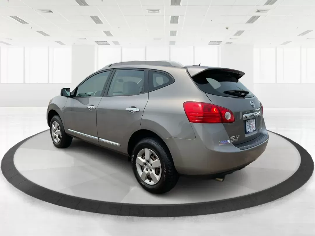 2014 Platinum Graphite Nissan Rogue Select S AWD (JN8AS5MV4EW) with an 2.5L L4 DOHC 16V engine, Continuously Variable Transmission transmission, located at 4508 South Dixie Dr, Moraine, OH, 45439, (937) 908-9800, 39.689976, -84.218452 - Photo#4