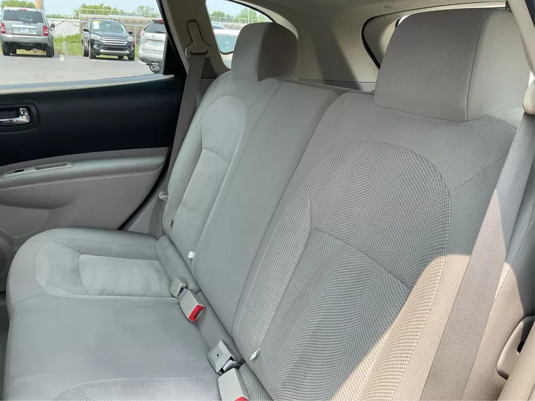 2014 Platinum Graphite Nissan Rogue Select S AWD (JN8AS5MV4EW) with an 2.5L L4 DOHC 16V engine, Continuously Variable Transmission transmission, located at 4508 South Dixie Dr, Moraine, OH, 45439, (937) 908-9800, 39.689976, -84.218452 - Photo#9