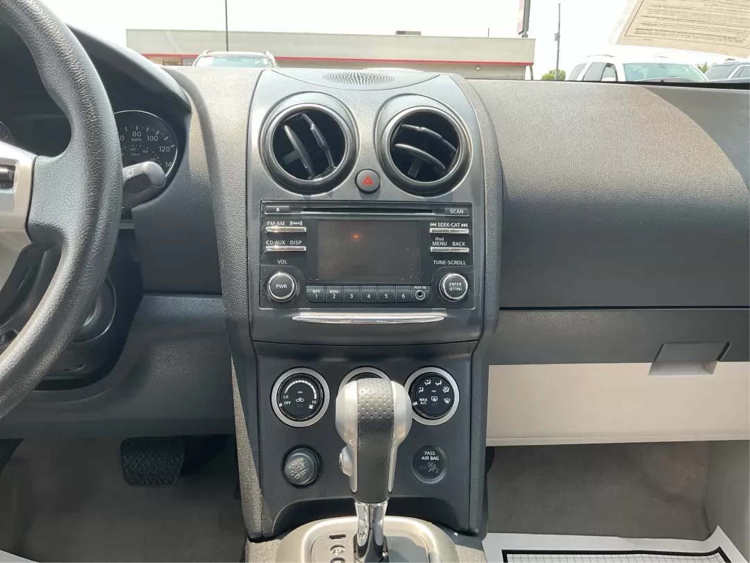 2014 Platinum Graphite Nissan Rogue Select S AWD (JN8AS5MV4EW) with an 2.5L L4 DOHC 16V engine, Continuously Variable Transmission transmission, located at 4508 South Dixie Dr, Moraine, OH, 45439, (937) 908-9800, 39.689976, -84.218452 - Photo#12