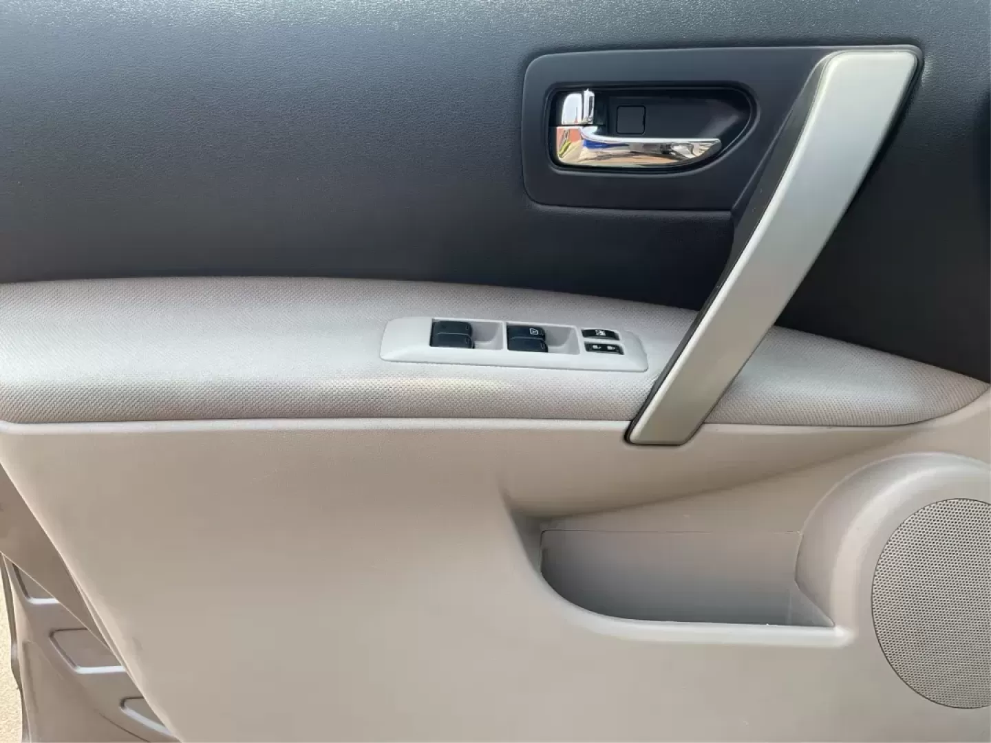 2014 Platinum Graphite Nissan Rogue Select S AWD (JN8AS5MV4EW) with an 2.5L L4 DOHC 16V engine, Continuously Variable Transmission transmission, located at 4508 South Dixie Dr, Moraine, OH, 45439, (937) 908-9800, 39.689976, -84.218452 - 2014 Nissan Rogue Select S AWD - Photo#16