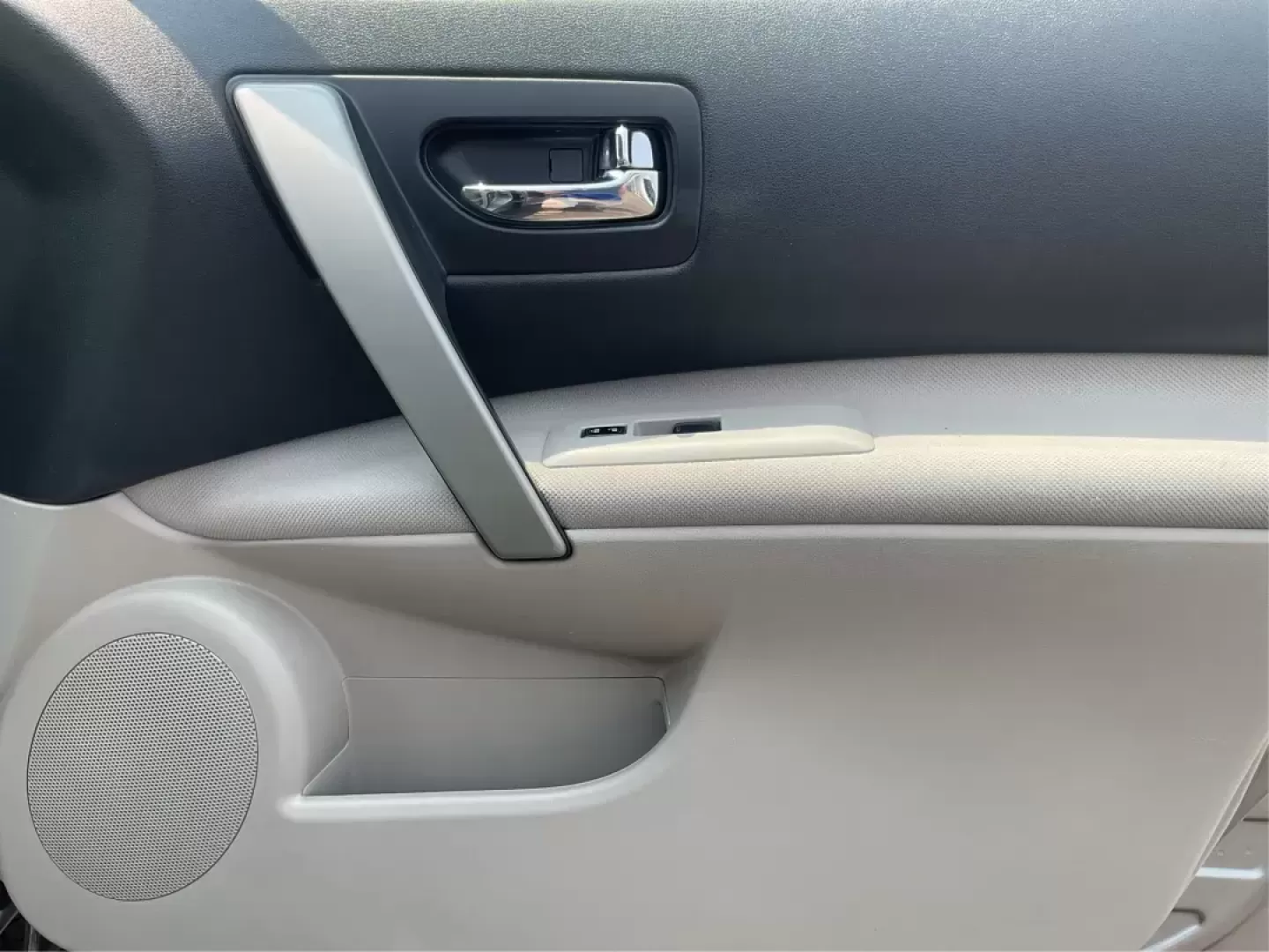 2014 Platinum Graphite Nissan Rogue Select S AWD (JN8AS5MV4EW) with an 2.5L L4 DOHC 16V engine, Continuously Variable Transmission transmission, located at 4508 South Dixie Dr, Moraine, OH, 45439, (937) 908-9800, 39.689976, -84.218452 - 2014 Nissan Rogue Select S AWD - Photo#17