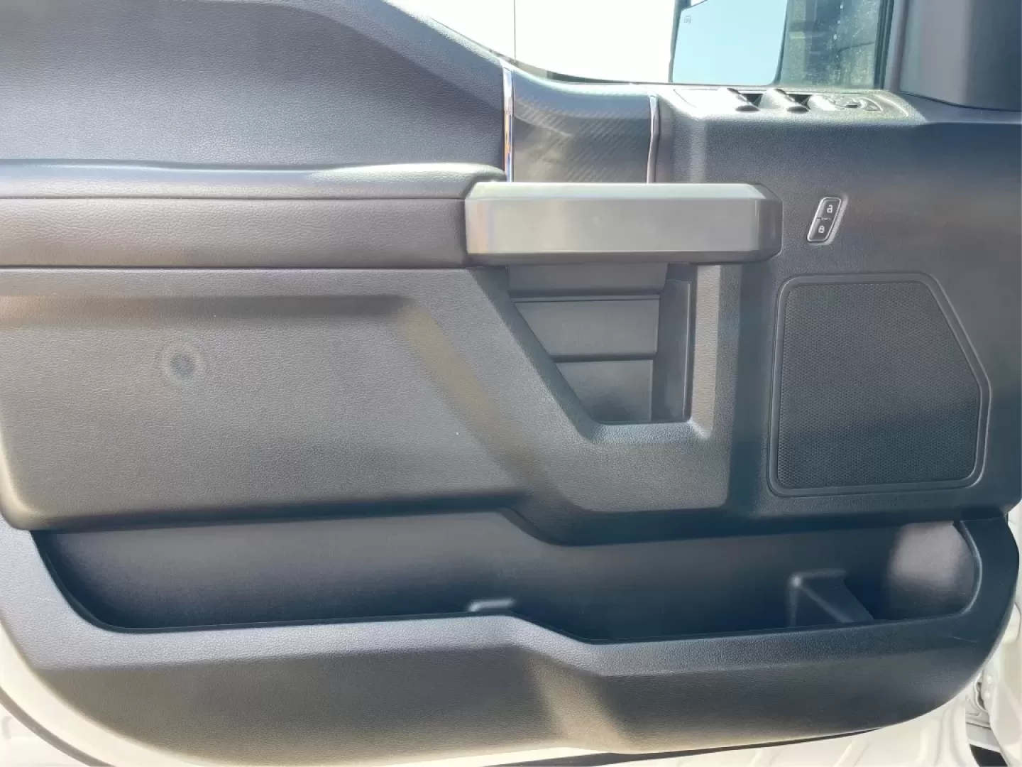 2018 Ford F-150 XLT (1FTEW1E57JF) with an Other engine, located at 880 E. National Road, Vandalia, OH, 45377, (937) 908-9800, 39.891918, -84.183594 - **Adventure Awaits with the 2018 Ford F-150 XLT: Your All-Weather Companion**<br /> <br /> Are you in search of a reliable vehicle that seamlessly balances rugged capability with everyday comfort? Look no further than the 2018 Ford F-150 XLT available at Advantage Car and Credit in Fairborn, OH. Thi - Photo#19