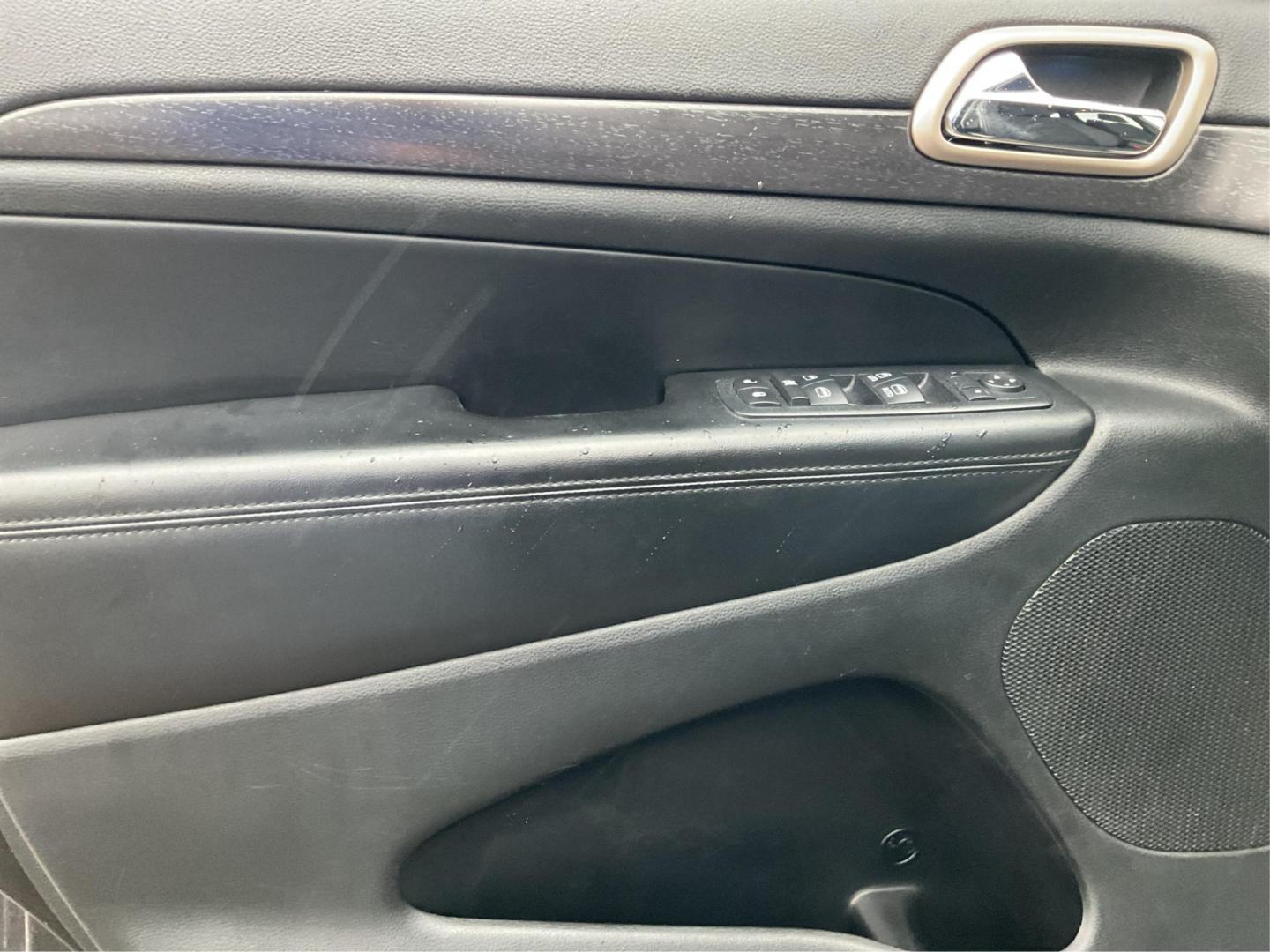 2014 Brilliant Black Crystal P Jeep Grand Cherokee Laredo 4WD (1C4RJFAG5EC) with an 3.6L V6 DOHC 24V engine, 5-Speed Automatic transmission, located at 401 Woodman Dr, Riverside, OH, 45431, (937) 908-9800, 39.760899, -84.123421 - Photo#15