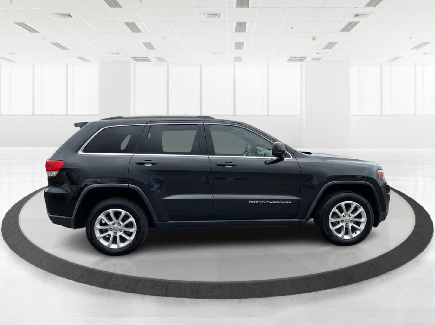 2014 Brilliant Black Crystal P Jeep Grand Cherokee Laredo 4WD (1C4RJFAG5EC) with an 3.6L V6 DOHC 24V engine, 5-Speed Automatic transmission, located at 401 Woodman Dr, Riverside, OH, 45431, (937) 908-9800, 39.760899, -84.123421 - Photo#1