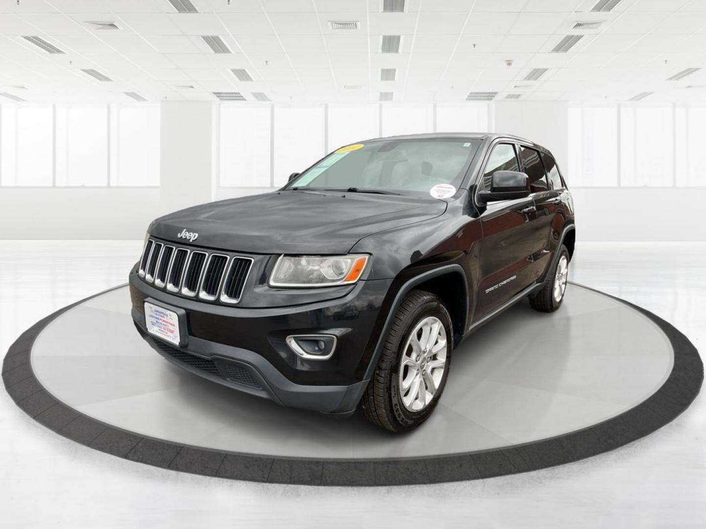 2014 Brilliant Black Crystal P Jeep Grand Cherokee Laredo 4WD (1C4RJFAG5EC) with an 3.6L V6 DOHC 24V engine, 5-Speed Automatic transmission, located at 401 Woodman Dr, Riverside, OH, 45431, (937) 908-9800, 39.760899, -84.123421 - Photo#6