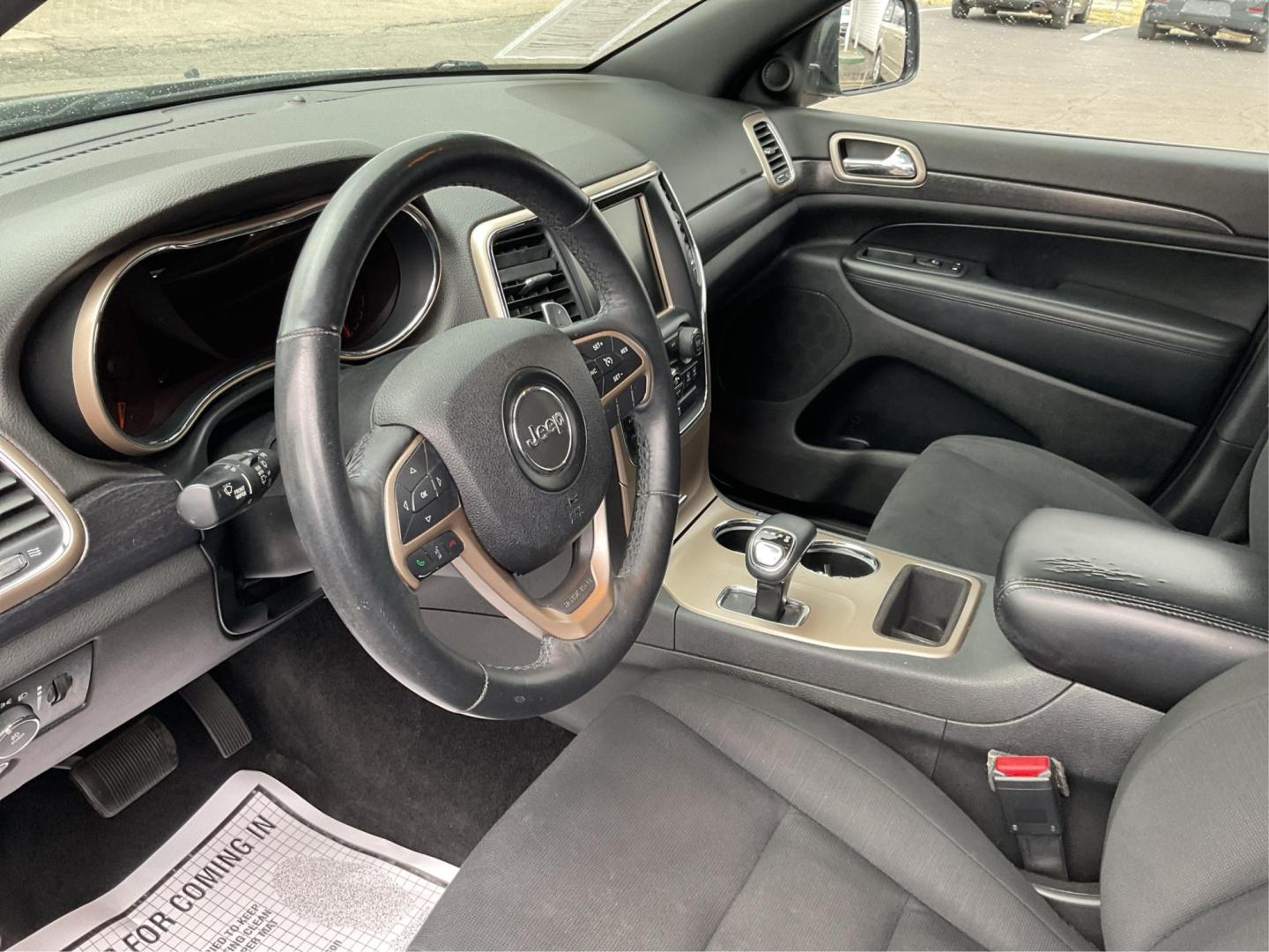 2014 Brilliant Black Crystal P Jeep Grand Cherokee Laredo 4WD (1C4RJFAG5EC) with an 3.6L V6 DOHC 24V engine, 5-Speed Automatic transmission, located at 401 Woodman Dr, Riverside, OH, 45431, (937) 908-9800, 39.760899, -84.123421 - Photo#7