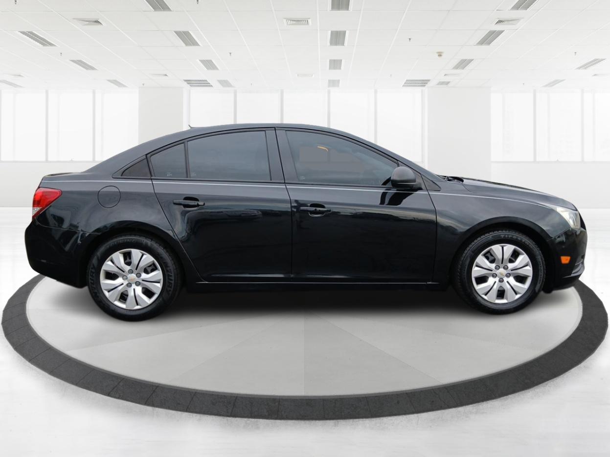 photo of 2013 Chevrolet Cruze LS Auto