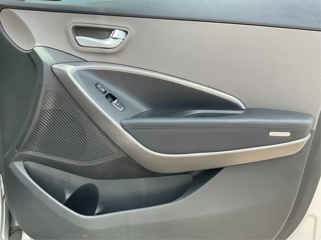 2014 Moonstone Silver Hyundai Santa Fe Sport 2.4 AWD (5XYZUDLB6EG) with an 2.4L L4 DOHC 16V engine, 6-Speed Automatic transmission, located at 8750 N County Rd 25A, Piqua, OH, 45356, (937) 908-9800, 40.164391, -84.232513 - **Adventure Awaits with the 2014 Hyundai Santa Fe Sport 2.4 AWD: Your Perfect Family Companion!** <br /> <br /> Are you searching for a vehicle that seamlessly blends versatility and reliability, ideal for everything from family road trips to daily commutes? Look no further! Advantage Car and Credit - Photo#17