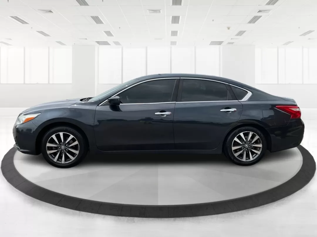 2017 Storm Blue Nissan Altima 2.5 SV (1N4AL3AP0HC) with an 2.5L L4 DOHC 16V engine, Continuously Variable Transmission transmission, located at 8750 N County Rd 25A, Piqua, OH, 45356, (937) 908-9800, 40.164391, -84.232513 - Unlock a seamless driving experience with the 2017 Nissan Altima 2.5 SV, a sedan designed not just for the daily commute but for life's countless adventures. Whether you're navigating the bustling streets of Fairborn, OH, or embarking on weekend getaways with the family, this Altima delivers a perfe - Photo#5